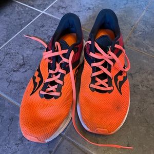 Men’s excellent condition running sneakers